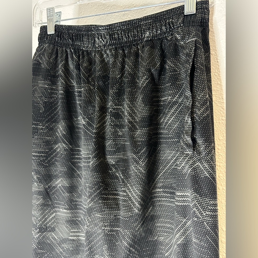 Champion Black Patterned Athletic Shorts Size Medium - Picture 2 of 5